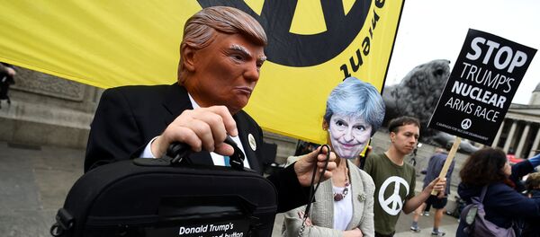 Londra'da Trump'ı protesto gösterileri Londra'da Trump'ı protesto gösterileri - Sputnik Türkiye