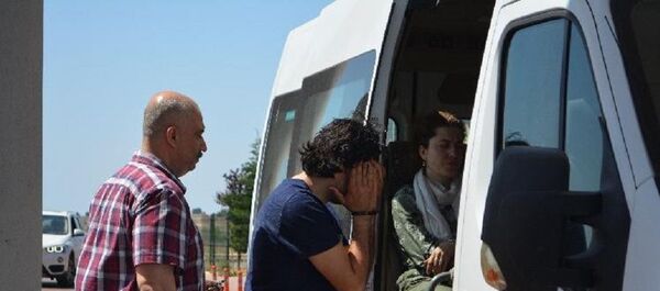 Midilli’ye kaçarken yakalanan 9 FETÖ şüphelisi tutuklandı - Sputnik Türkiye