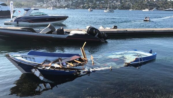 Bodrum'da sürat teknesi gazetecileri taşıyan tekneye çarptı - Sputnik Türkiye