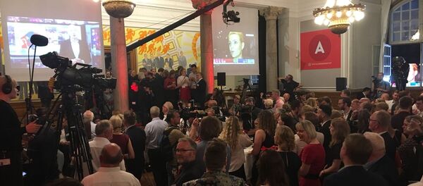 Danimarka’daki genel seçimlerde, resmi olmayan ilk sonuçlara göre, Mette Frederiksen liderliğindeki Sosyal Demokrat Partinin başı çektiği sol blok zafer kazandı. Sosyal Demokratlar, seçim sonuçlarını parlamentoda takip etti. Danimarka’daki genel seçimlerde, resmi olmayan ilk sonuçlara göre, Mette Frederiksen liderliğindeki Sosyal Demokrat Partinin başı çektiği sol blok zafer kazandı. Sosyal Demokratlar, seçim sonuçlarını parlamentoda takip etti. - Sputnik Türkiye