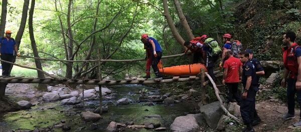 Bursa'da 'selfie' çekerken kayalıklardan düşen genç öldü - Sputnik Türkiye