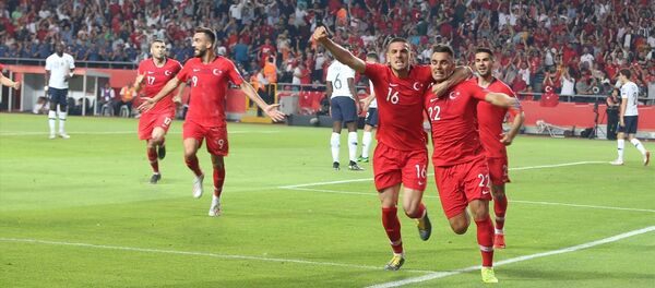 Türkiye A Milli Futbol Takımı, Fransa ile 2020 Avrupa Futbol Şampiyonası elemeleri H Grubu'nda, Konya Büyükşehir Belediye Stadyumu’nda karşılaştı. Türkiye Milli Takım oyuncusu Kaan Ayhan'ın attığı gol sonrası oyuncular sevinç yaşadı.  - Sputnik Türkiye