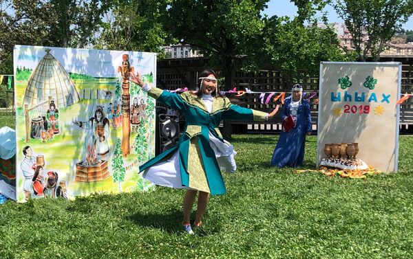 Isıah Bayramı'nda geleneksel dans gösterileri de gerçekleştirildi. - Sputnik Türkiye