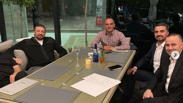 Metro Turizm'in firari sahibi, Erdoğan’ın Başdanışmanı Türkoğlu’yla birlikte görüntülendi - Sputnik Türkiye