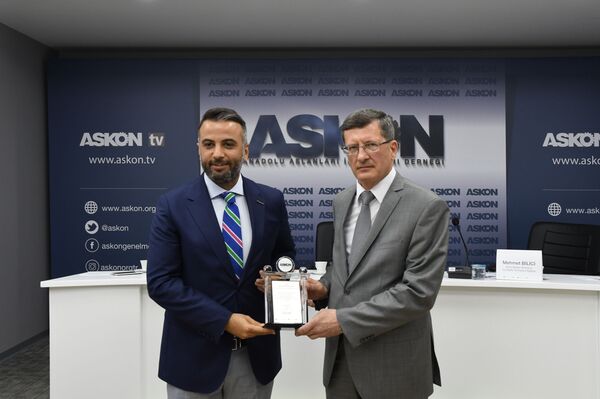 Başkonsolos Podyelışev: Batı, Türkiye’yi kendisiyle Rusya arasında tercihe zorluyor - Sputnik Türkiye