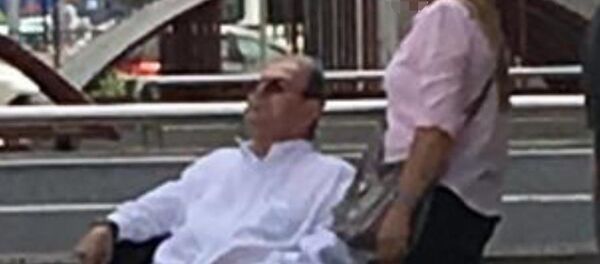 Türkiye'nin en büyük yatak üretim firmalarından birinin çoğunluk hissesi sahibiyken geçirdiği rahatsızlık nedeniyle felç kalan 75 yaşındaki Sinan Güleç - Sputnik Türkiye