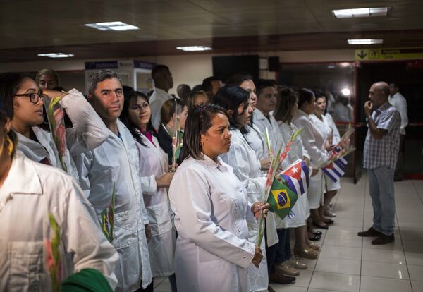 Bolsonaro yüzünden binlerce Kübalı doktor Brezilya'dan ayrıldı: 28 milyon yoksul doktorsuz kaldı Bolsonaro yüzünden binlerce Kübalı doktor Brezilya'dan ayrıldı: 28 milyon yoksul doktorsuz kaldı - Sputnik Türkiye