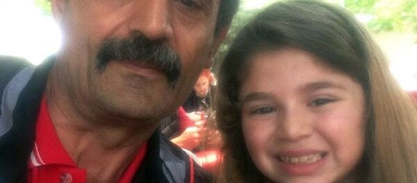 8 yaşındaki çocuğun su şişesinden alkol çıktı: 'Bayiden aldık, kapalıydı, şikayetçiyiz' - Sputnik Türkiye