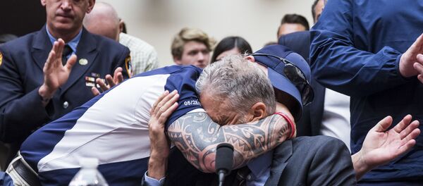 ABD’li politik komedi yıldızı Jon Stewart ve 11 Eylül kurbanları - Sputnik Türkiye