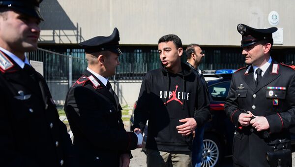 İtalya'da Milano kenti yakınlarında mart ayında 51 öğrenciyi taşıyan bir okul servisinin şoförü tarafından kaçırılarak yakılması olayında gizlice güvenlik güçlerine haber vererek olası can kayıplarını önleyen öğrencilerden Rami Shehata. - Sputnik Türkiye