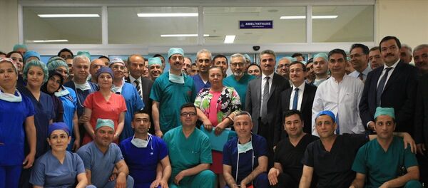 Malatya İnönü Üniversitesi Turgut Özal Tıp Merkezi, karaciğer nakil ekibi - Sputnik Türkiye