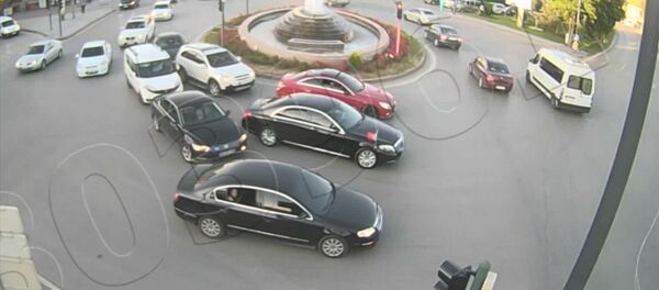 valinin yanında drift yapan araç - Sputnik Türkiye