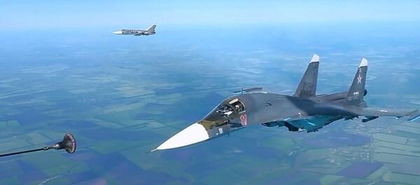 Rus savaş uçaklarının havada yakıt ikmali görüntülendi - Sputnik Türkiye