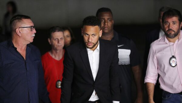 Brezilyalı futbolcu Neymar, hakkındaki tecavüz ve saldırı suçlamaları nedeniyle ifade verdi. - Sputnik Türkiye