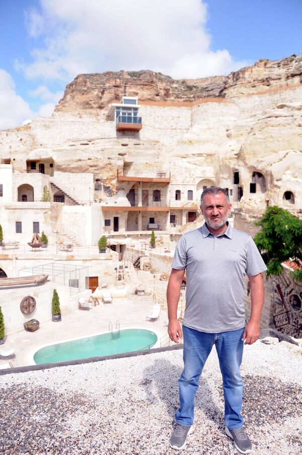 Kapadokya'daki tepki çeken asansörle ilgili otel sahibi konuştu: Uygun olmadığını biz de farkettik - Sputnik Türkiye