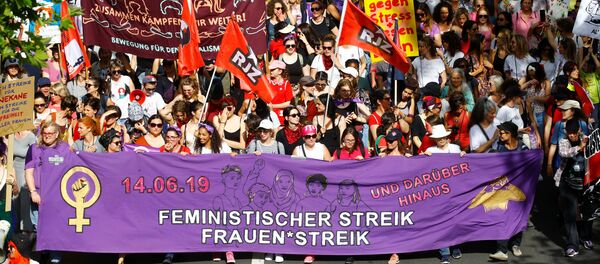 İsviçre'deki kadın grevinin Zürih ayağı - Sputnik Türkiye