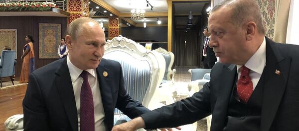 Türkiye Cumhurbaşkanı Recep Tayyip Erdoğan (sağda) ve Rusya Devlet Başkanı Vladimir Putin (solda)  - Sputnik Türkiye