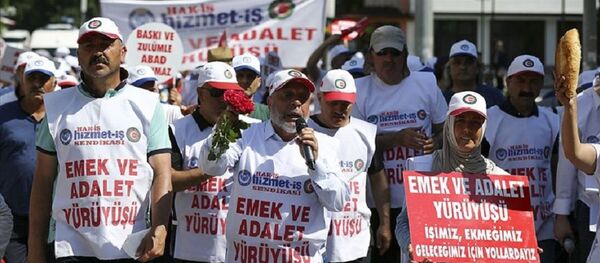 CHP Genel Merkezi'ne yürüyen işçiler - Sputnik Türkiye