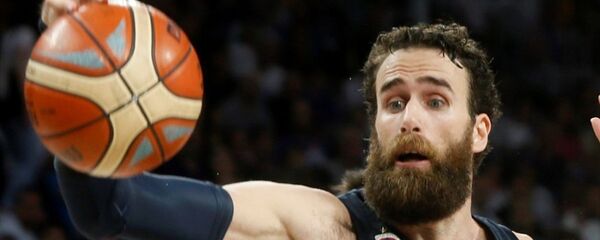 Tahincioğlu Basketbol Süper Ligi'nde Fenerbahçe Beko'nun Anadolu Efes'le oynadığı play-off final serisinin 5. maçında sarı-lacivertli basketbolcu Luigi Datome'nin kafasına aldığı darbeyle hafıza kaybı yaşadığı bildirildi. Hastaneye kaldırılan sarı-lacivertli basketbolcu Luigi Datome'nin sağlık durumunun iyi olduğu öğrenildi. - Sputnik Türkiye