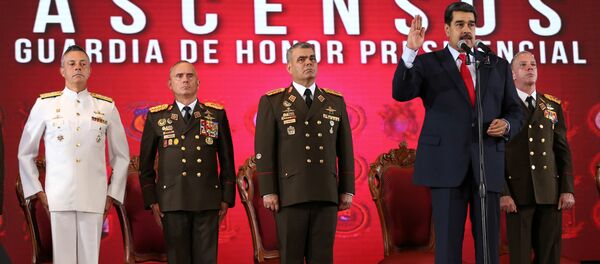 Nicolas Maduro başkanlık muhafızları terfi töreninde - Sputnik Türkiye