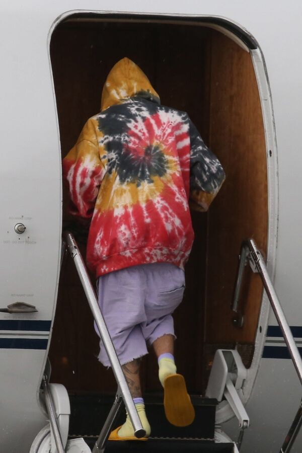 Justin Bieber, evsiz adama 40 dolar verdikten sonra özel jetine binip malikanesine döndü - Sputnik Türkiye