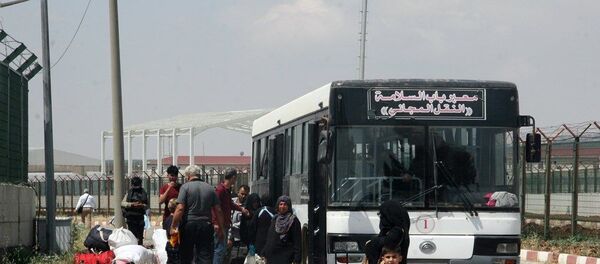 Bayramı ülkesinde geçiren Suriyelilerden 5 bini Türkiye’ye döndü  - Sputnik Türkiye