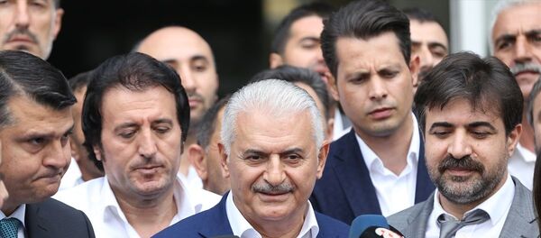 AK Parti İstanbul Büyükşehir Belediye Başkan adayı Binali Yıldırım, Doğu Güneydoğu Anadolu Kalkınma Vakfı üyeleriyle Tuzla Ay Yıldız Sosyal Tesisleri'nde yaptığı toplantısının ardından gazetecilerin gündeme ilişkin sorularını cevapladı. - Sputnik Türkiye