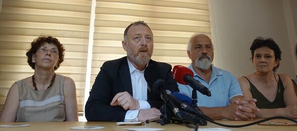 Sezai Temelli, kendisinin de üyesi olduğu Beşiktaş'taki Öğretim Üyeleri Derneği'ni ziyaret etti. - Sputnik Türkiye