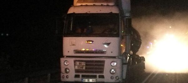 Düzce'de hidroklorik asit yüklü tanker ile otomobilin çarpışması sonucu 1 kişi yaralandı - Sputnik Türkiye