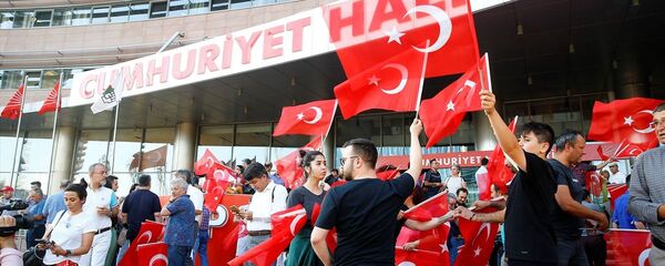 İstanbul Büyükşehir Belediye Başkanlığı seçimine ilişkin ilk sonuçlar, CHP Genel Merkezi'nde sevinçle karşılandı. - Sputnik Türkiye