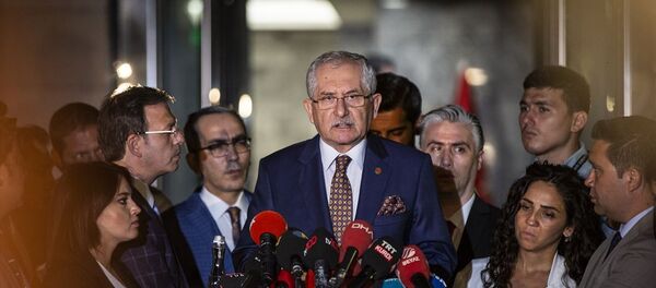 Yüksek Seçim Kurulu (YSK) Başkanı Sadi Güven, YSK önünde açıklamalarda bulundu. - Sputnik Türkiye