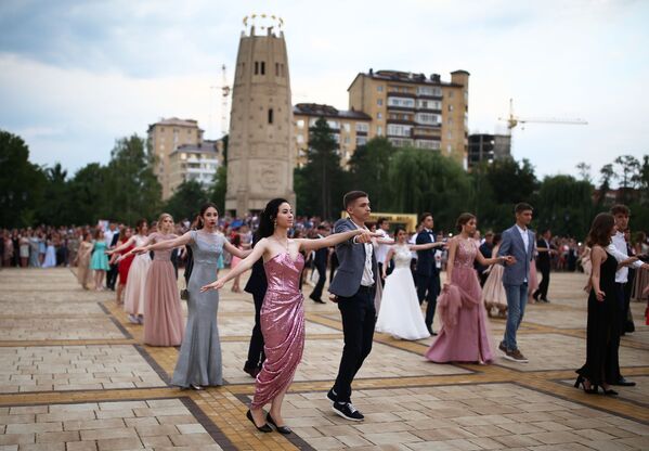 Rusya'nın şehirlerinde mezuniyet törenleri - Sputnik Türkiye