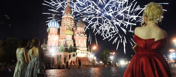 Rusya'nın şehirlerinde mezuniyet törenleri - Sputnik Türkiye