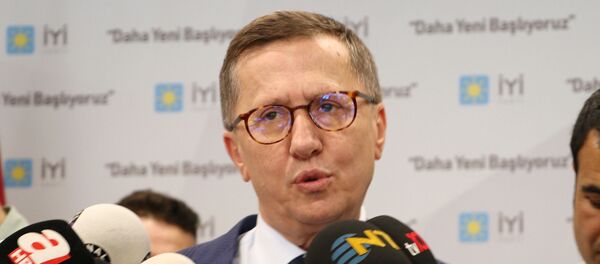 Lütfü Türkkan - Sputnik Türkiye