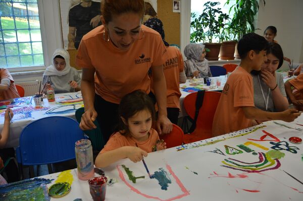 Suriyeli çocukların gözünden Türkiye tuvallere yansıdı - Sputnik Türkiye