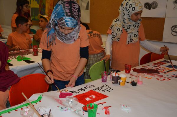 Suriyeli çocukların gözünden Türkiye tuvallere yansıdı - Sputnik Türkiye