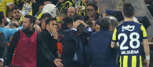 Şenol Güneş'in yaralandığı Fenerbahçe-Beşiktaş derbisi - Sputnik Türkiye