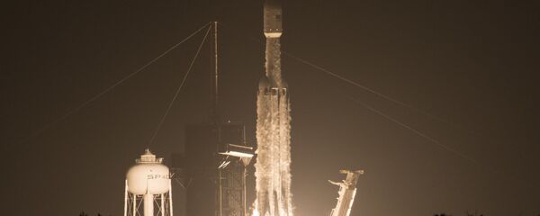 SpaceX, Falcon Heavy roketini üçüncü kez uzaya fırlattı - Sputnik Türkiye