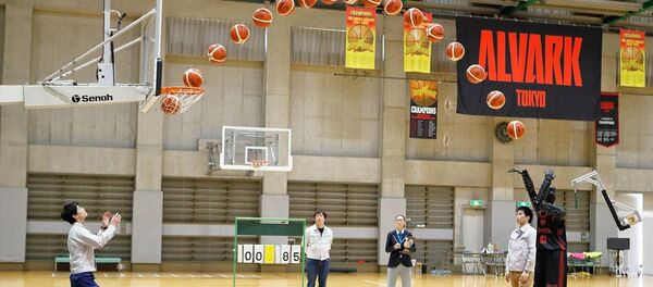 Toyota’nın, yüzde 100 sayı isabetiyle oynayan yapay zeka robot basketbolcusu CUE3, NBA oyuncularını bile kıskandıran bir performans sergiliyor. Toyota’nın, yüzde 100 sayı isabetiyle oynayan yapay zeka robot basketbolcusu CUE3, NBA oyuncularını bile kıskandıran bir performans sergiliyor. - Sputnik Türkiye