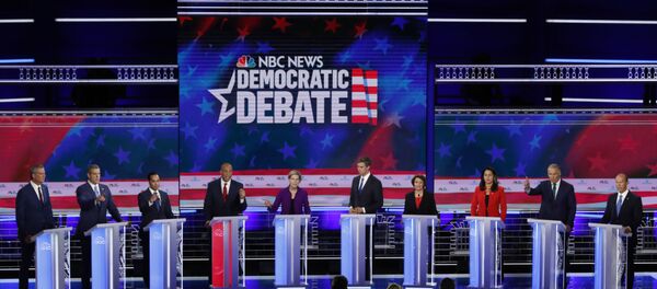 ABD'de 2020'de yapılacak başkanlık seçimleri öncesinde Demokrat aday adayları canlı yayında karşı karşıya geldi.  - Sputnik Türkiye