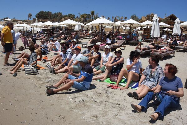 Vatandaşların mücadelesi sonrası Çeşme'deki halk plajı işgaline son verilecek Vatandaşların mücadelesi sonrası Çeşme'deki halk plajı işgaline son verilecek - Sputnik Türkiye