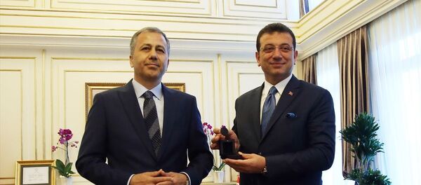 Ekrem İmamoğlu görevi Ali Yerlikaya'dan devraldı - Sputnik Türkiye