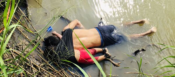 El Salvador'dan ABD sınırında ölen baba ve kızın ailesine yardım sözü - Sputnik Türkiye