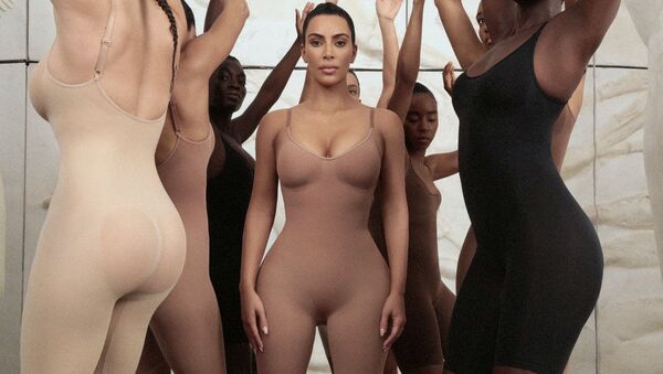 Kim Kardashian korse markasına Kimono adını verdi - Sputnik Türkiye