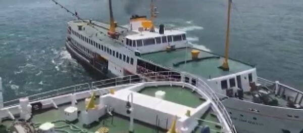 Boğaz'da bir gemi Şehir Hatları vapuruna çarptı Boğaz'da bir gemi Şehir Hatları vapuruna çarptı - Sputnik Türkiye