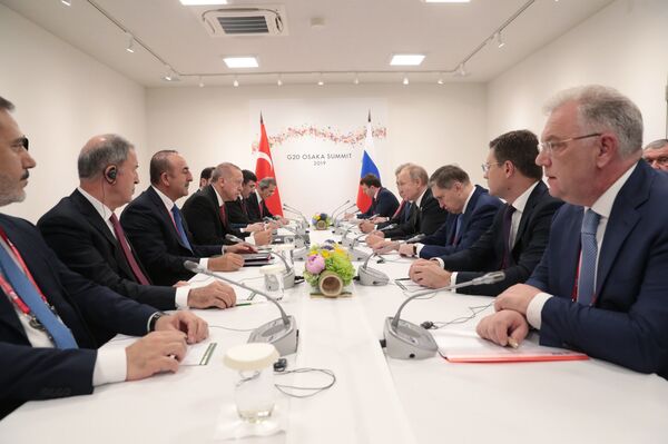 Putin ile Erdoğan, G20 Zirvesi kapsamında görüştü: 'Gözler, S-400 sevkiyatıyla ilgili süreçte' - Sputnik Türkiye