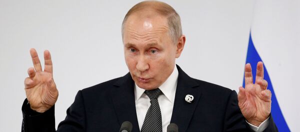 Vladimir Putin G20 zirvesinde gazetecilerin sorularını yanıtlarken - Sputnik Türkiye