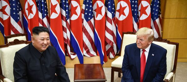 Kim ve Trump'tan mini zirve - Sputnik Türkiye