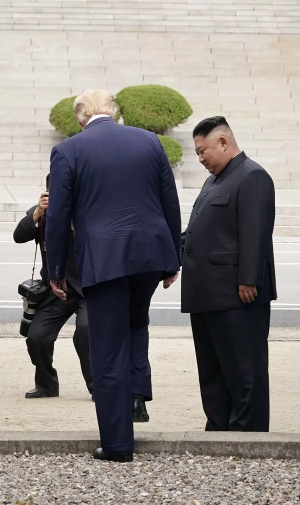 Kore sınırında yine tarihi anlar: Kim son dakika teklifini kabul etti, Trump Kuzey Kore tarafına geçti Kore sınırında yine tarihi anlar: Kim son dakika teklifini kabul etti, Trump Kuzey Kore tarafına geçti - Sputnik Türkiye
