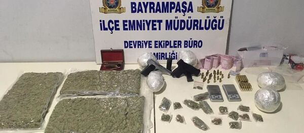 Babasını öldürmek için sevgilisiyle plan yapan 17 yaşındaki kız tutuklandı, Bayrampaşa - Sputnik Türkiye